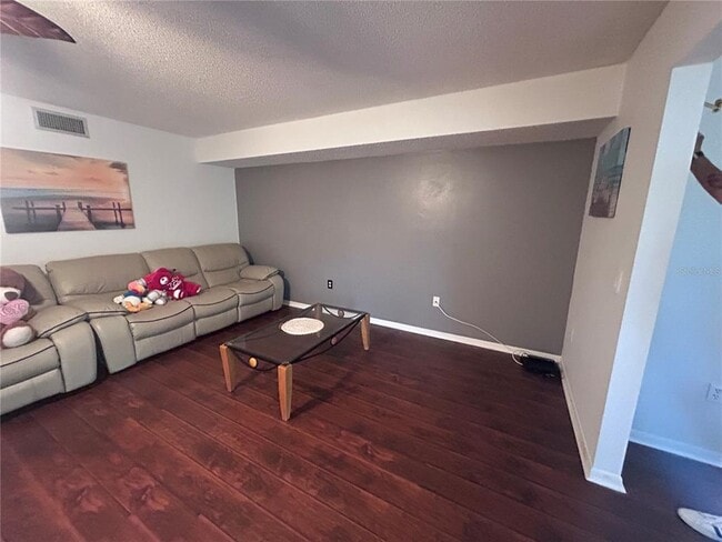 Foto del edificio - 150 El Dorado Blvd