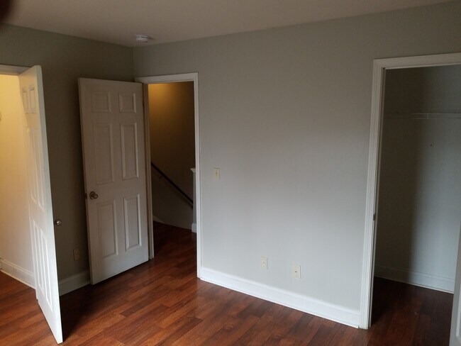 Building Photo - 1700 Village Lake Dr