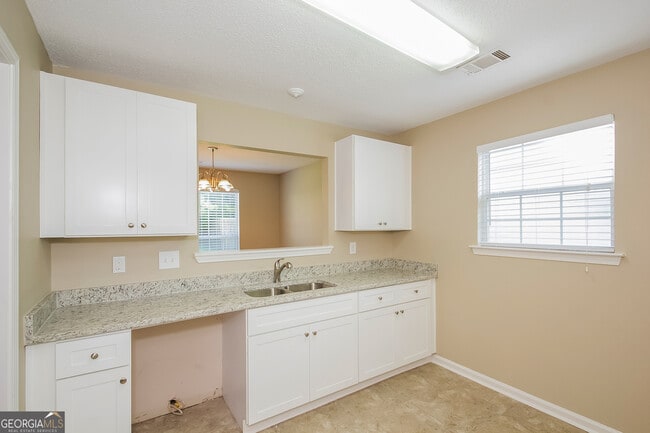 Foto del edificio - 1269 Creekview Cir
