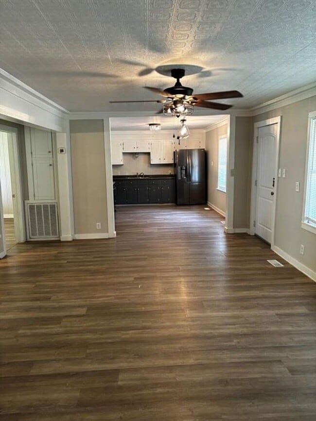 Foto del edificio - ***2540 E. 1st Avenue***