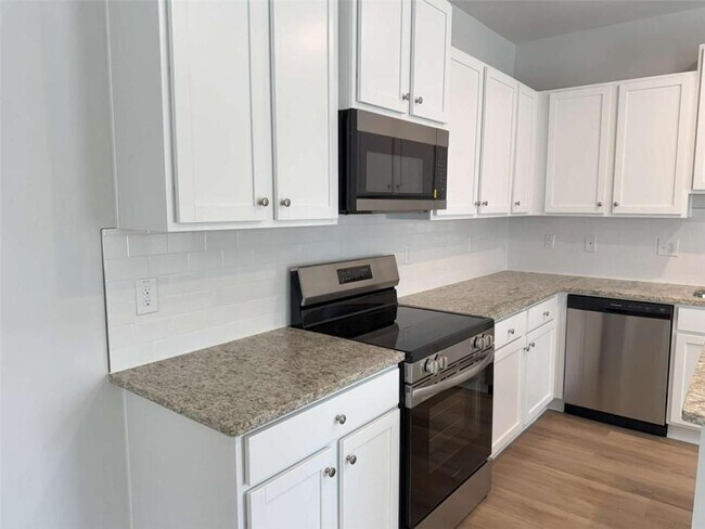 Building Photo - 111 Woodside Ct