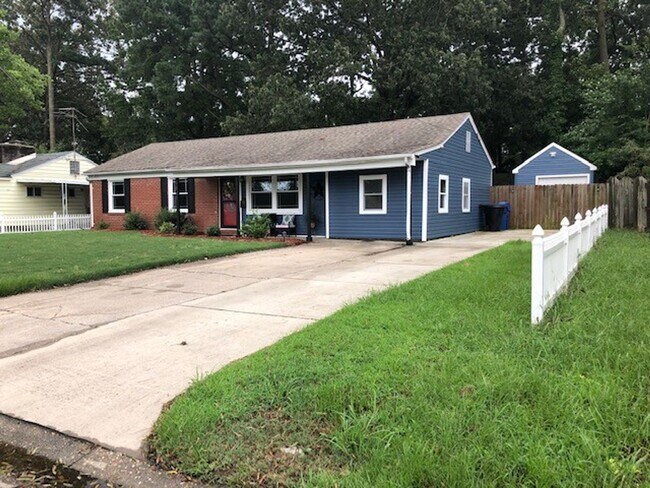 Building Photo - 3 BED / 2 BATH SINGLE FAMILY
