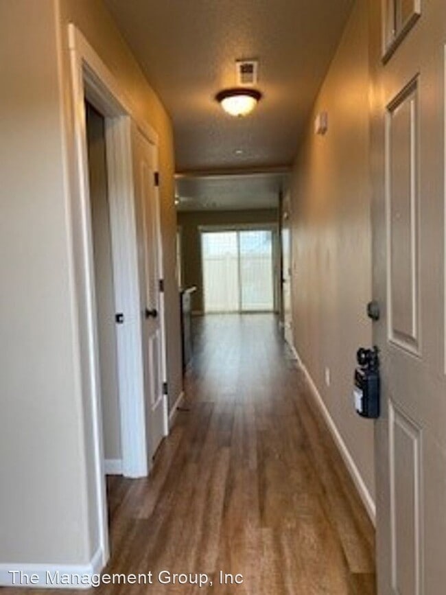 Building Photo - 4 br, 3 bath House - 8200 NE 20th Street