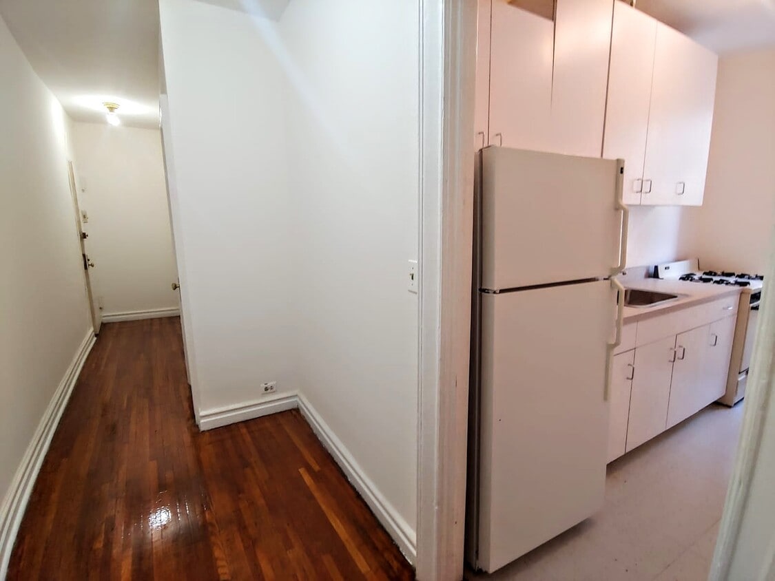 Primary Photo - 147 W 230th St
