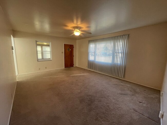 Building Photo - 3 Bedroom 1.5 Bathroom