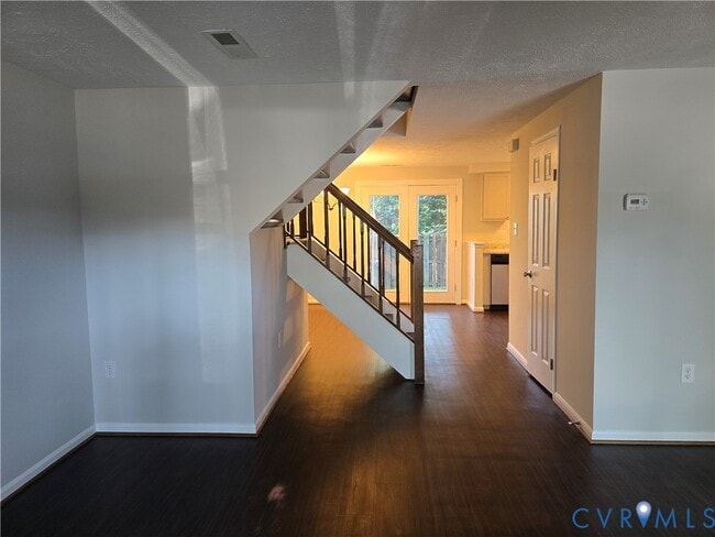 Foto del edificio - 4960 Finnegan Ct