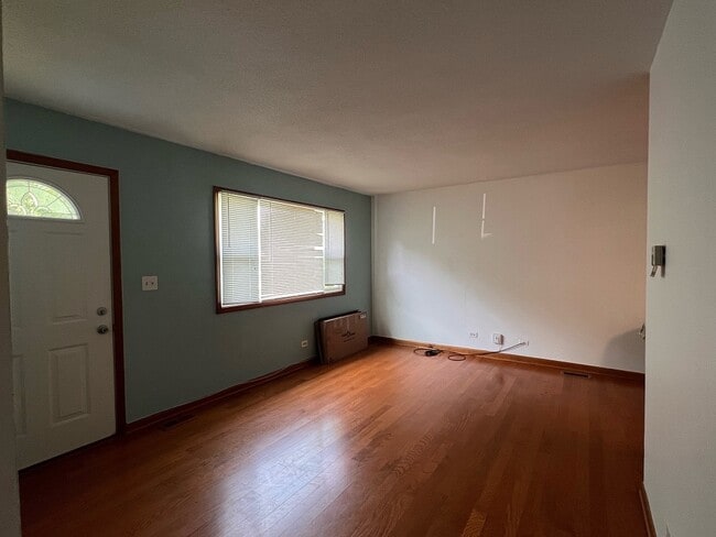 Building Photo - 3327 Acorn Ct