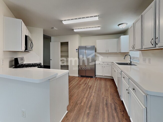 Foto del edificio - 2114 English Green Way