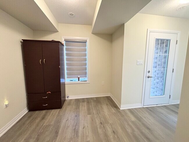 Building Photo - 185 Bedrock Dr