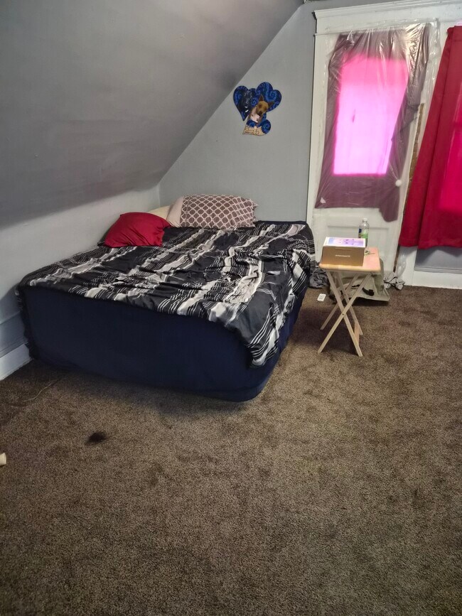 BEDROOM - 10113 Parkgate Ave