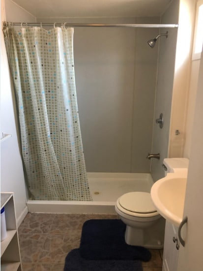 Ducha - 4249 W 136th St