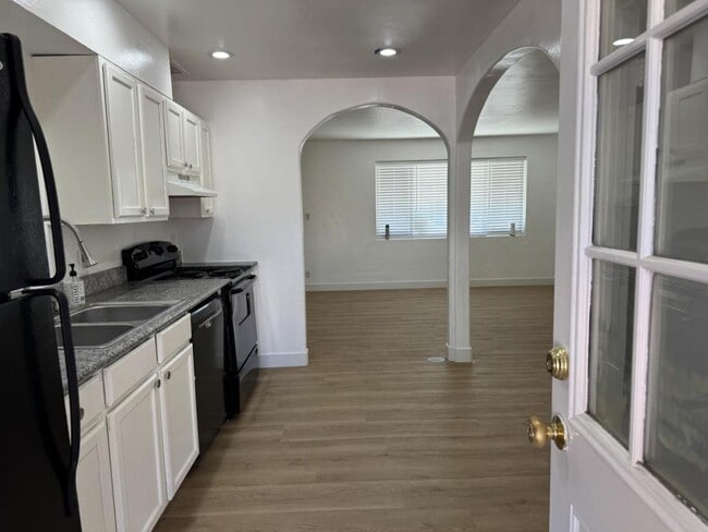 Building Photo - 405 San Pablo Dr