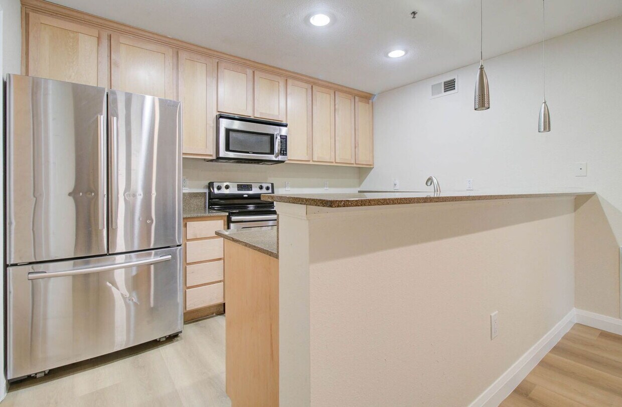 Foto principal - 4704 E Paradise Village Pkwy N