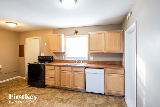 Foto del edificio - 2721 E 66th St