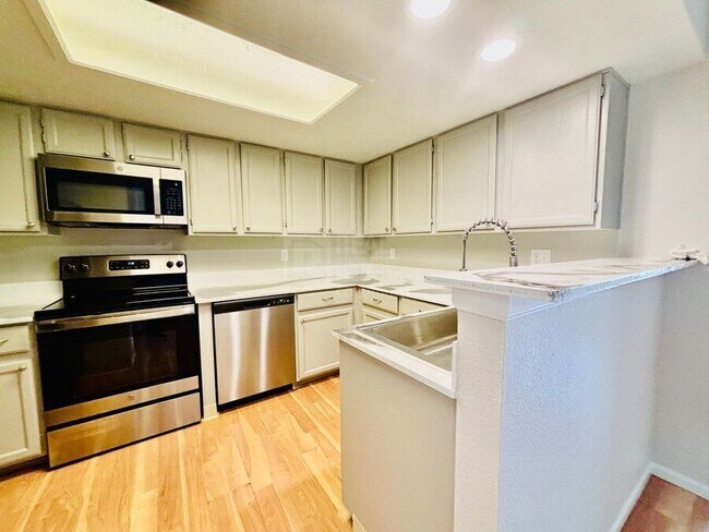 Foto del edificio - 8134 Gray Ct