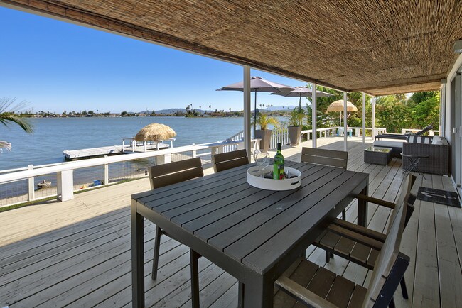 Building Photo - 256 Montego