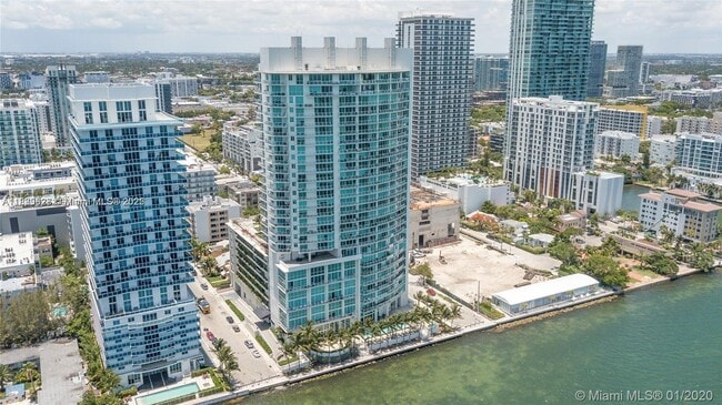 Foto del edificio - 665 NE 25th St