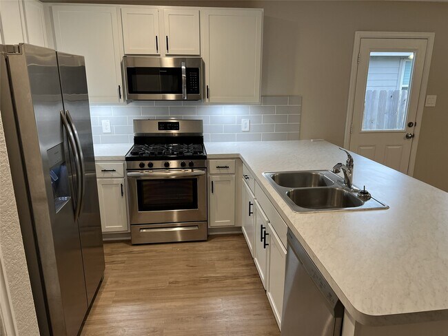 Foto del edificio - 132 Pine Bend Ct