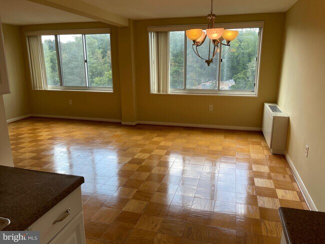 Foto del edificio - 10201 Grosvenor Pl