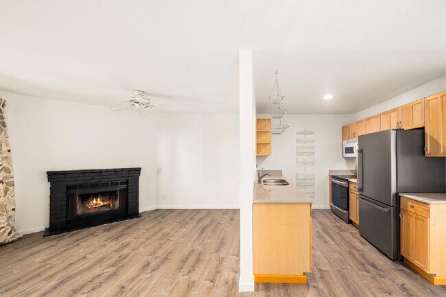 Foto del edificio - Fabulous University Heights location!