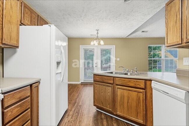 Foto del edificio - 1423 Newbury Ln