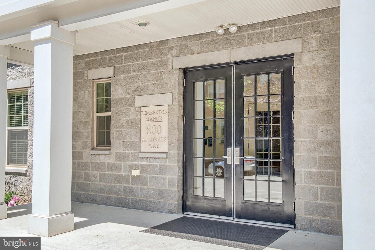 Primary Photo - 800 Admirals Way