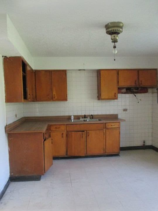 Primary Photo - 302 W 151st Pl