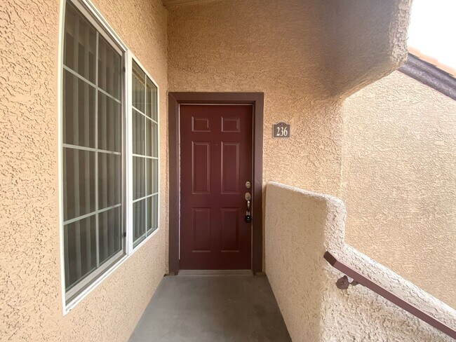 Building Photo - Beautiful 2 bedroom Condo