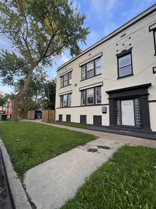 Primary Photo - 5423 W West End Ave