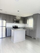 Building Photo - 3921 Las Vistas Ln