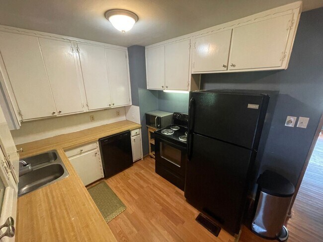 Building Photo - 3 br, 1 bath House - 307 Showalter Drive
