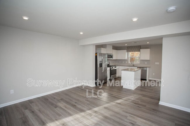 Building Photo - 2 Mulberry ln