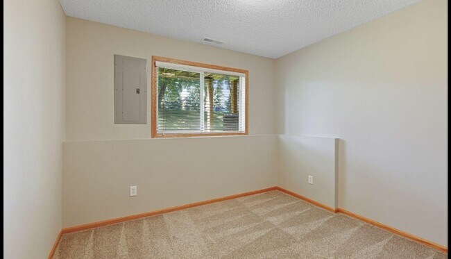 Den - 8437 W 149th St