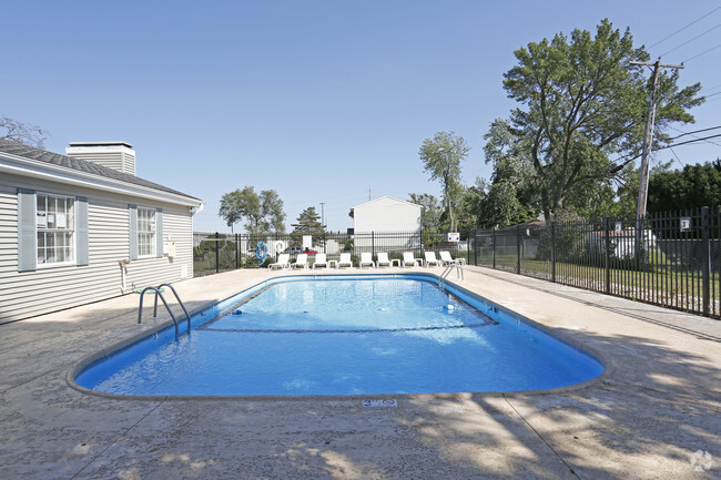 Pool - Westporte Apartments