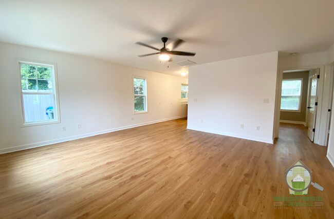 Photo - 12 McLeod St House