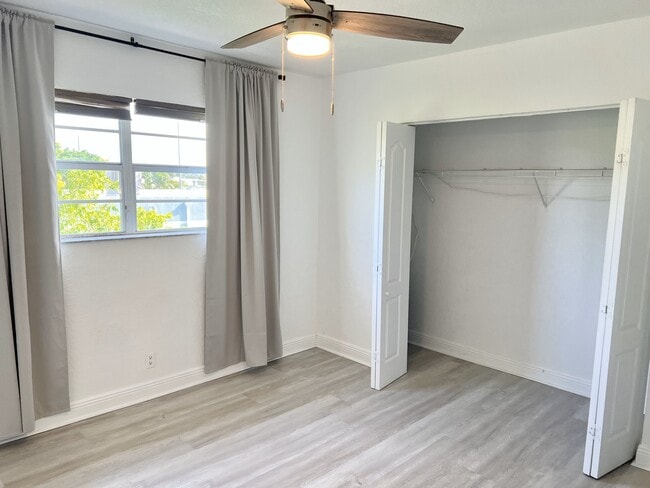 Cozy Bedroom - 110 SE 2nd St