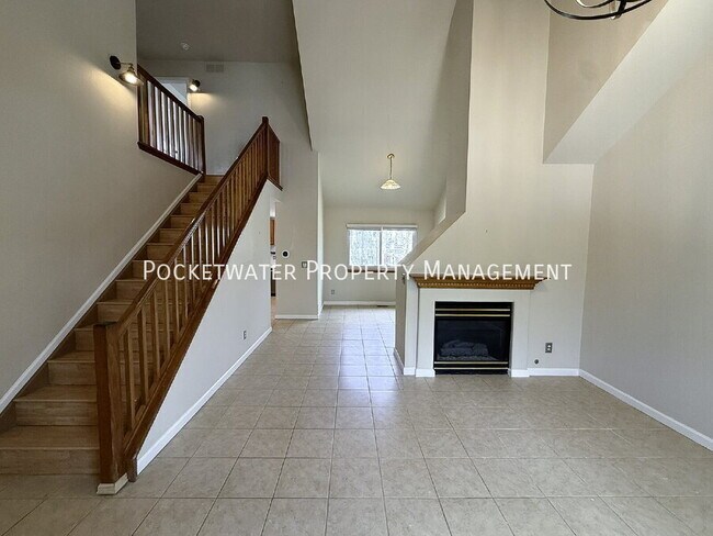 Foto del edificio - 575 Spruce Cir