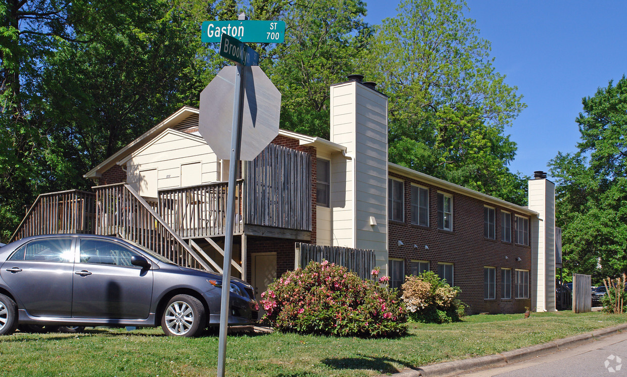 Primary Photo - 727 Gaston St