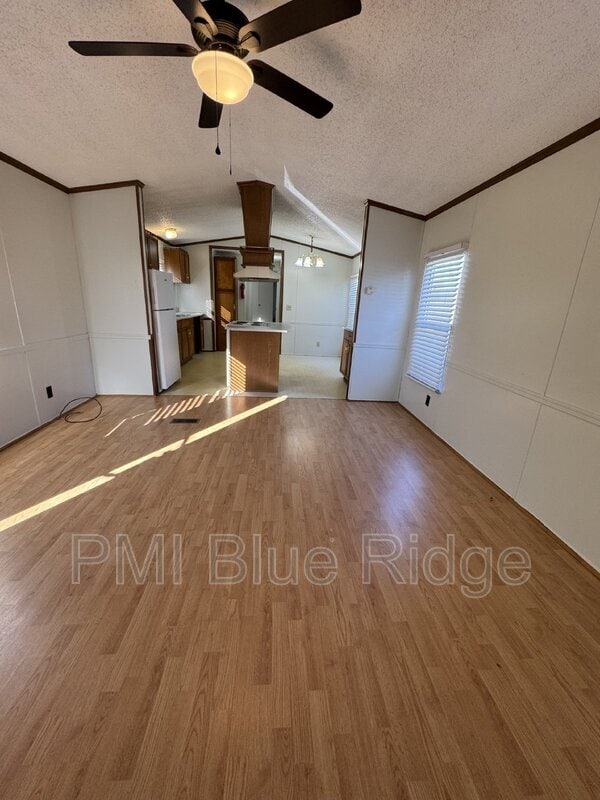 Building Photo - 318 Friendly Cir