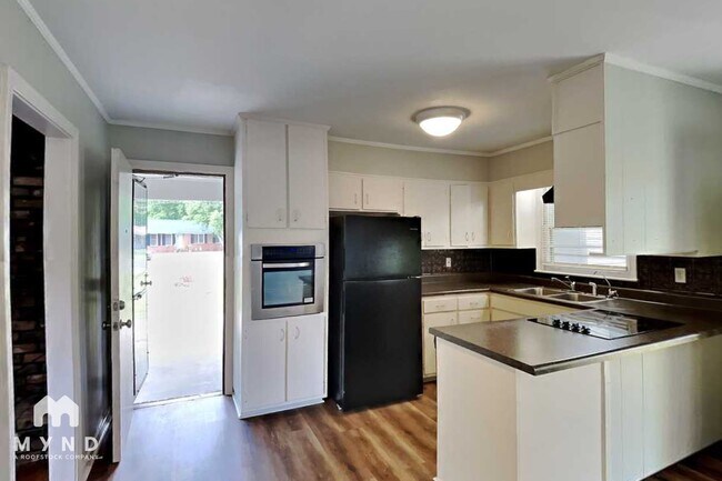Foto del edificio - 877 Twin Lake Dr NE
