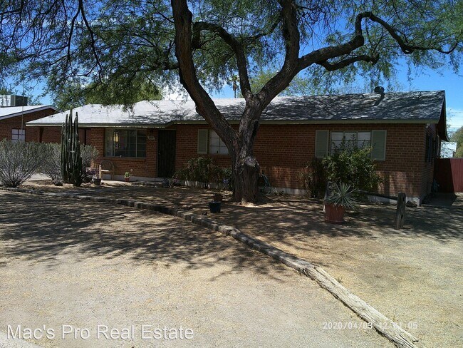 Building Photo - 3 br, 2 bath House - 2727 N. Baxter Avenue