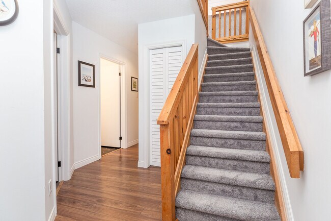 Photo du bâtiment - 125 Fairway Crescent