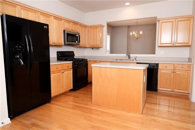 Foto del edificio - 6335 Waveland Dr