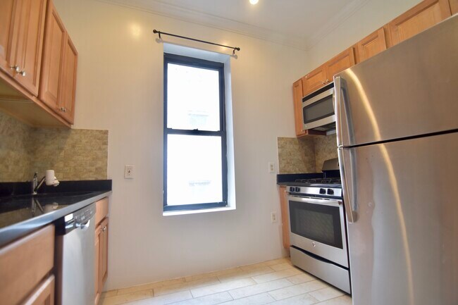 Building Photo - 1590 Amsterdam Ave