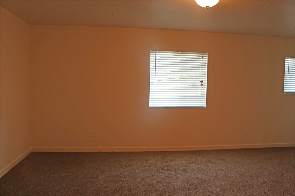 Foto principal - 10535 Mills Rd