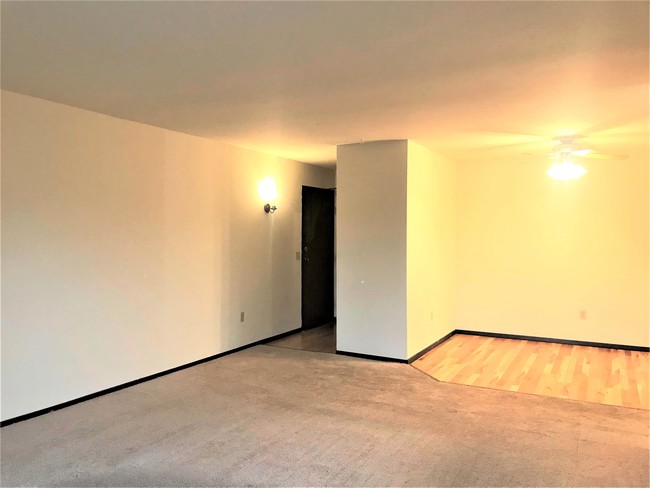 Building Photo - 2417 Chalet Gardens Ct