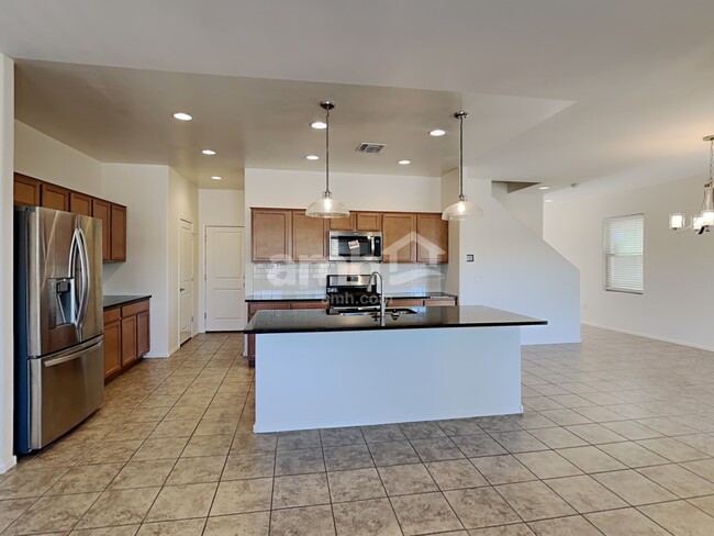 Building Photo - 683 N Nestled Hummingbird Ln E