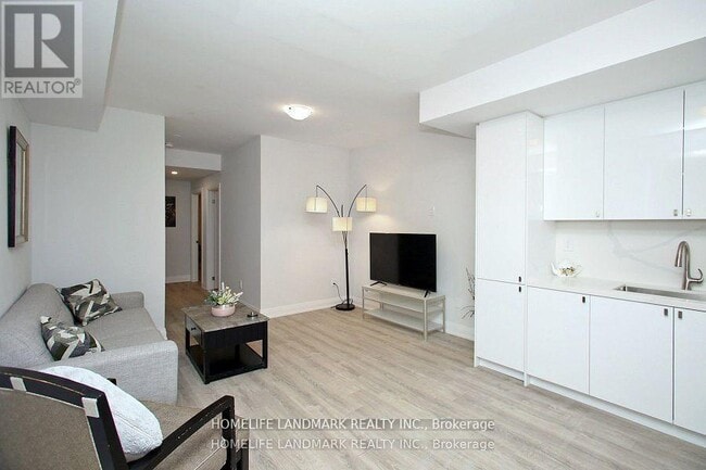 Building Photo - 46 Seguin St