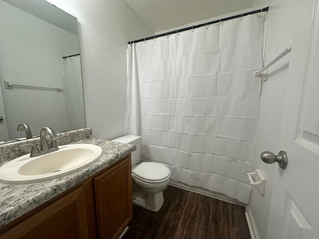 Building Photo - Richview Park Cir unit avail NOW!!!