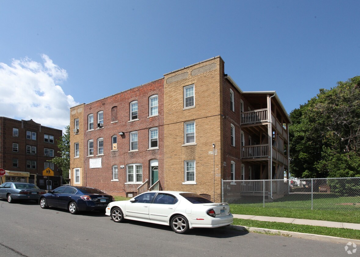 Building Photo - 75-77 Oak St